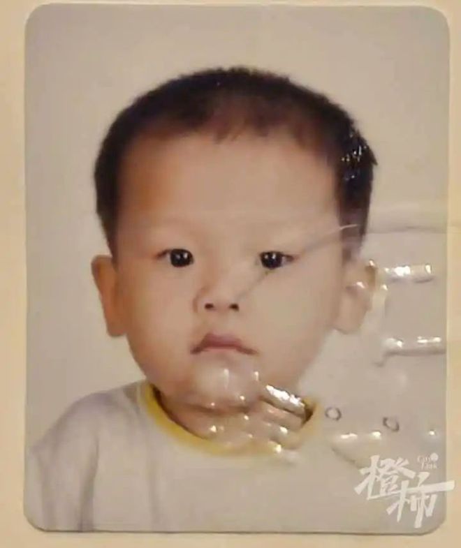 门徒平台官方：女孩被弃34年寻亲：随身信纸提醒“不信迷信，注意卫生”，生父母或是有文化的人