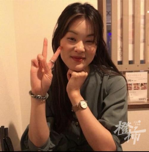 门徒平台官方：女孩被弃34年寻亲：随身信纸提醒“不信迷信，注意卫生”，生父母或是有文化的人