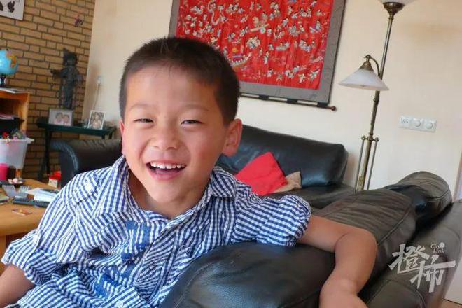 门徒平台官方：女孩被弃34年寻亲：随身信纸提醒“不信迷信，注意卫生”，生父母或是有文化的人