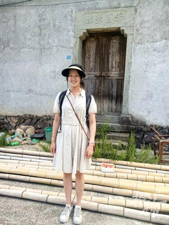 门徒平台官方：女孩被弃34年寻亲：随身信纸提醒“不信迷信，注意卫生”，生父母或是有文化的人